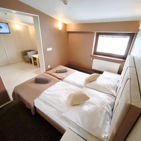 Pokoje Gościnne i Apartamenty Krupówki 19-3